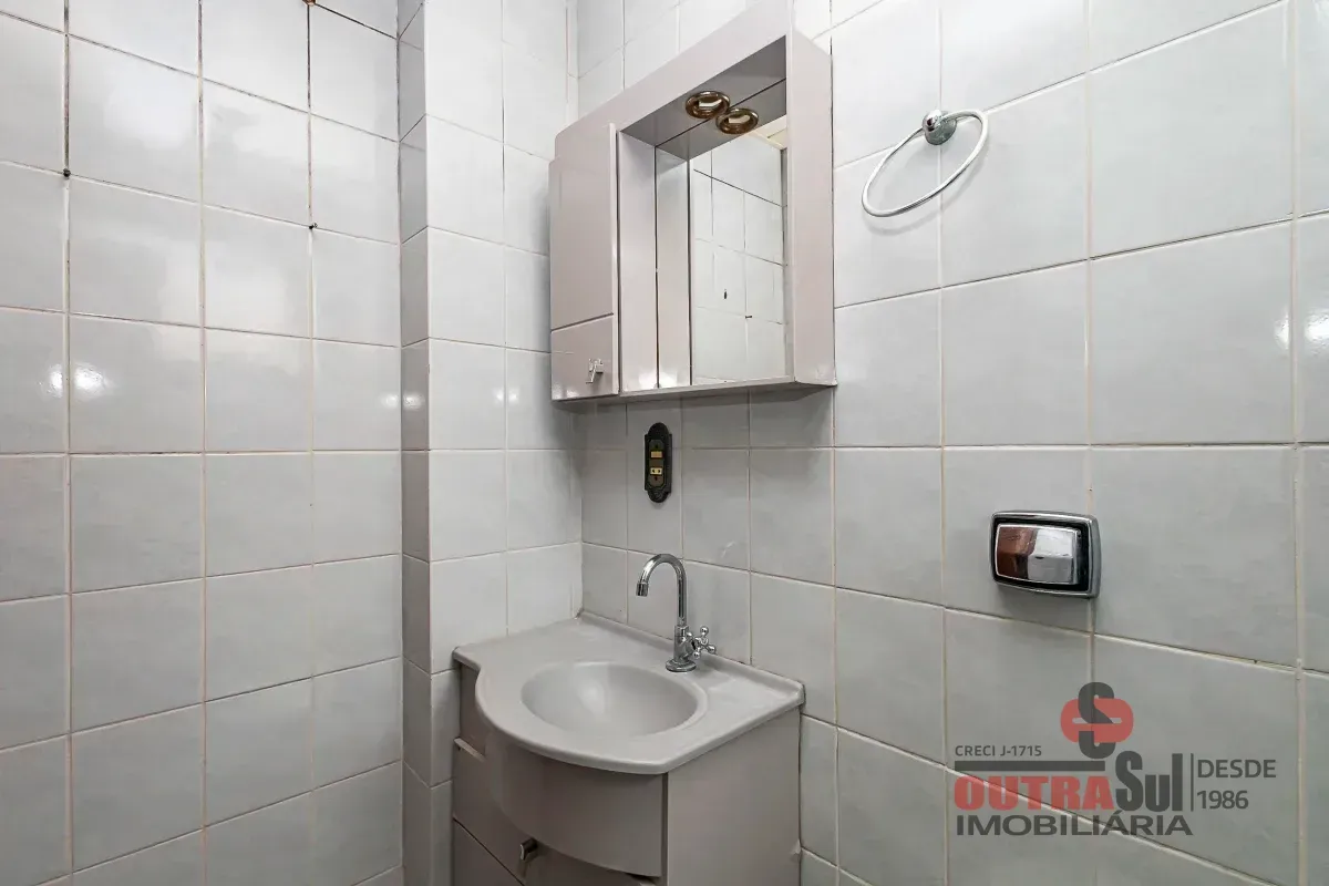 Wood or laminate floors in a 2-bedroom apartment, 41 m² — photo 15