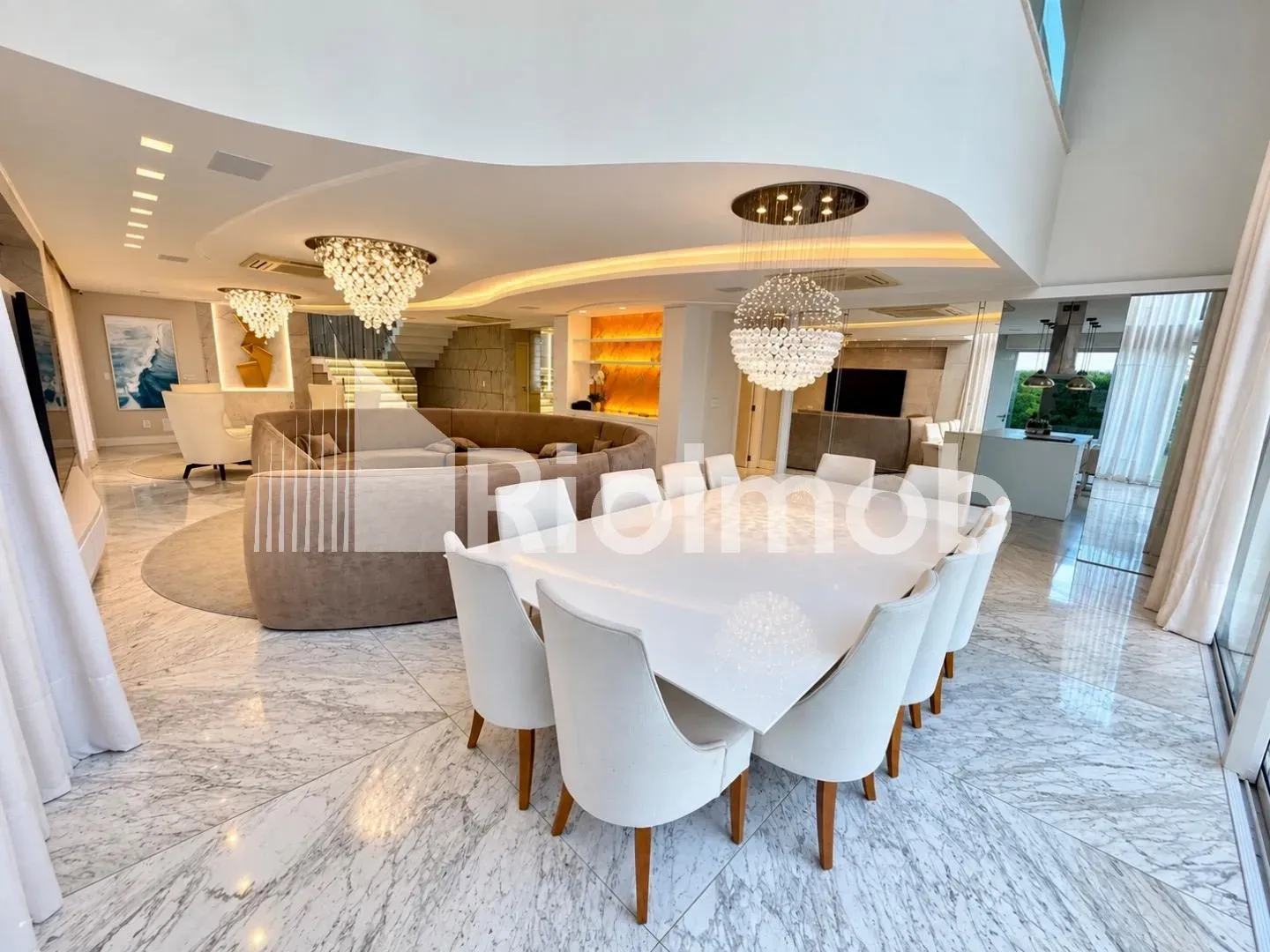 Ванна та 5 спалень: будинок 889 м² — photo 6