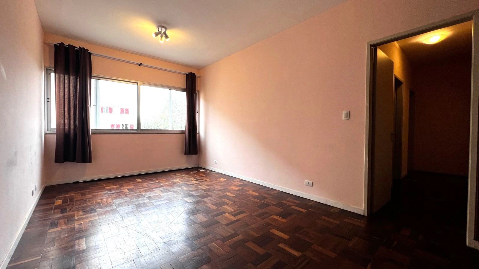 3-bedroom apartment with wood or laminate floors in Curitiba — photo 8