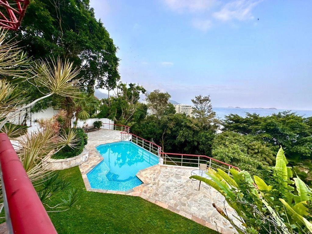 House with 5 bedrooms and 5 bathrooms — photo 6