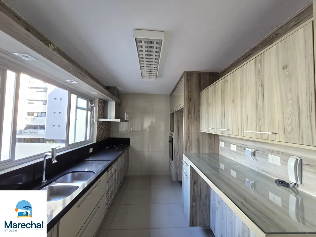 146 m² apartment with 3 bedrooms and 4 bathrooms — photo 21