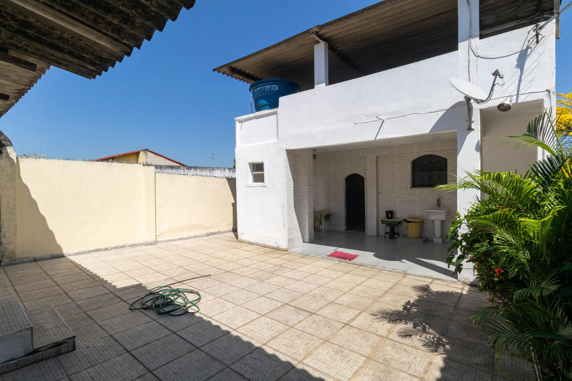 Unfurnished house with 3 bedrooms and a private garden — photo 9