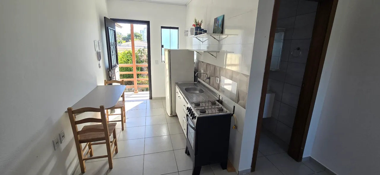 Kitnet mobiliada com kitchenette a gás e banheiro com box — photo 7