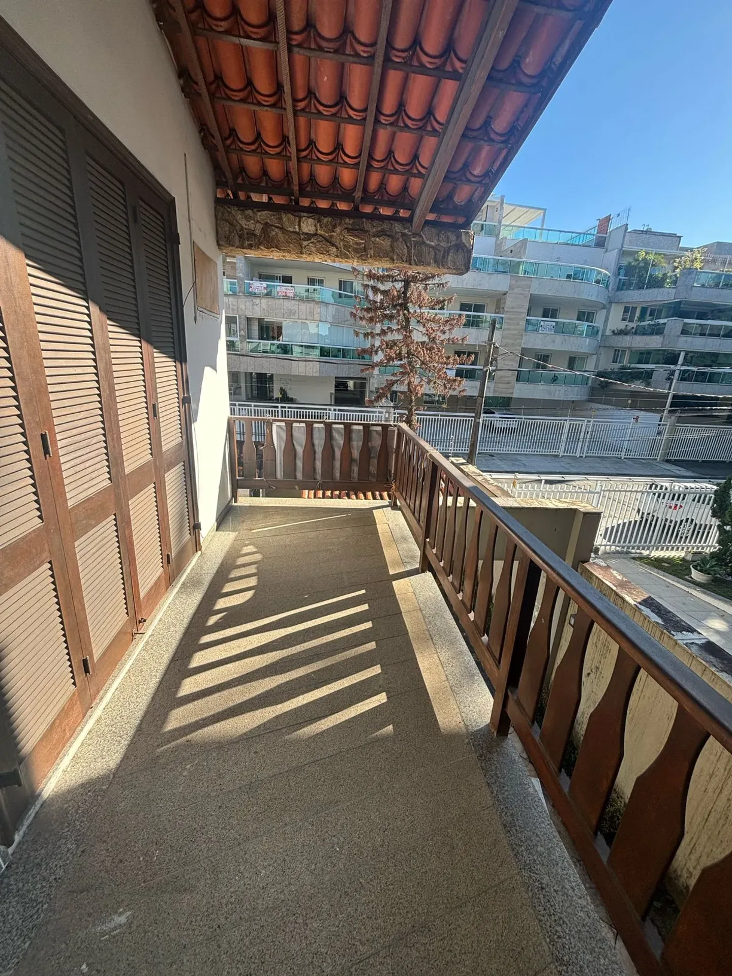 3-bedroom apartment with 5 bathrooms and a balcony — photo 44