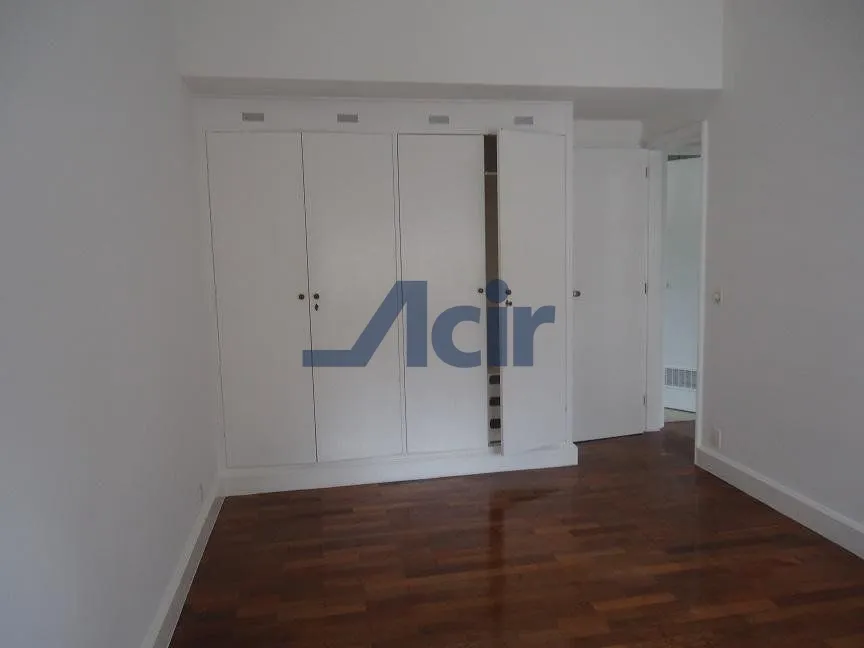 3-bedroom apartment with a water view in Rio de Janeiro — photo 7