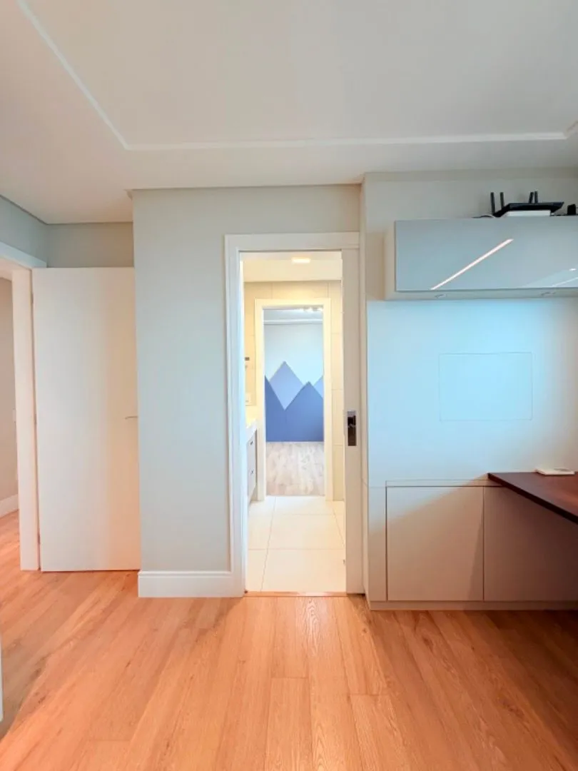 140 m² apartment with 3 bedrooms and a closed balcony — photo 36