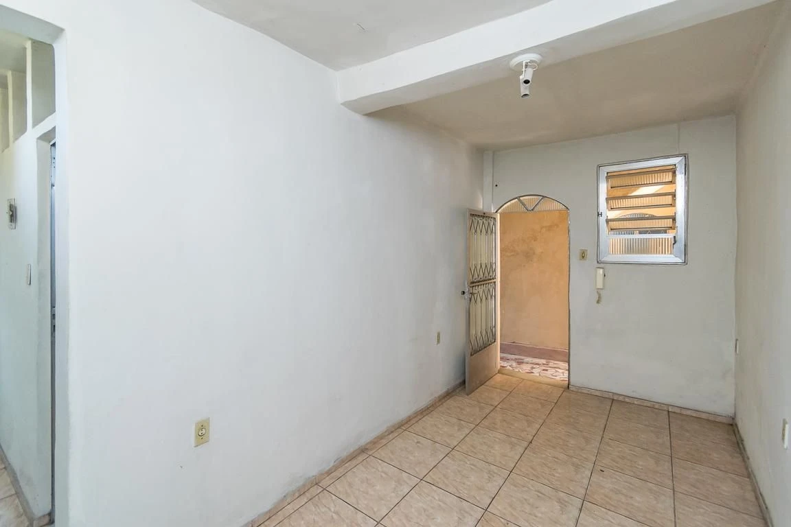 Unfurnished apartment with 2 bedrooms and a laundry area — photo 15