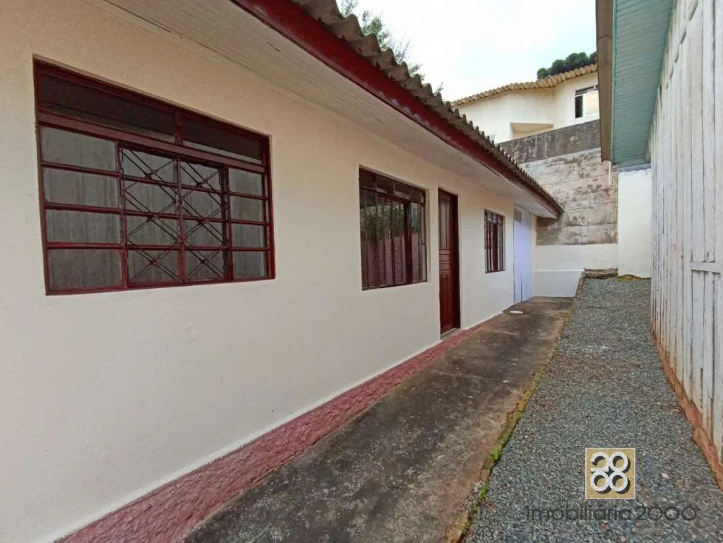 One-bedroom house with wood or laminate floors in Curitiba — photo 10