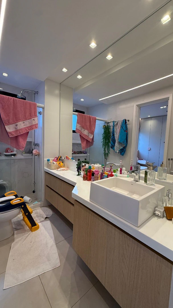 Apartamento mobiliado com 3 suítes e varanda de vidro — photo 15