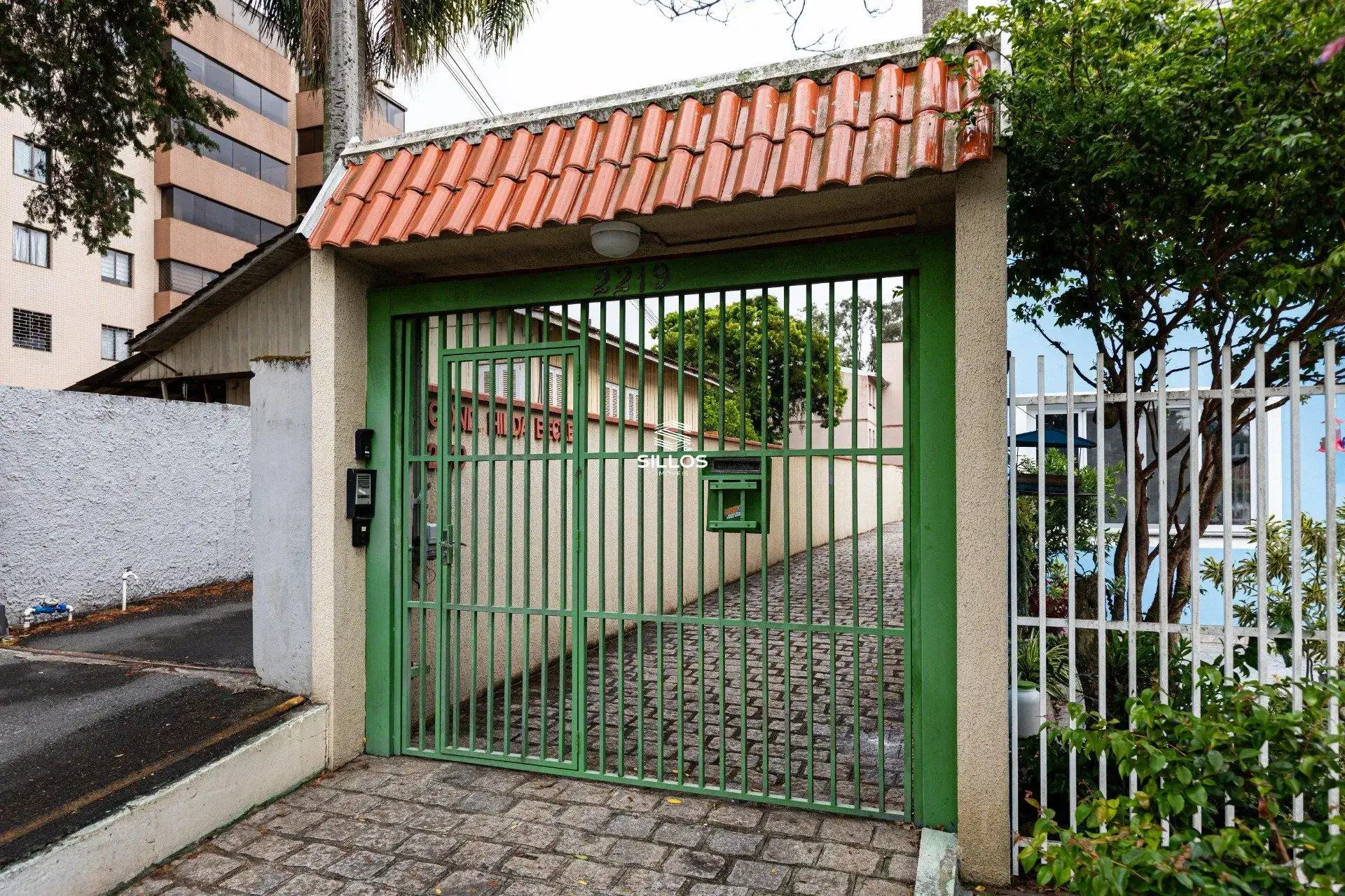 Casa de 3 quartos com piso de madeira ou laminado — photo 20