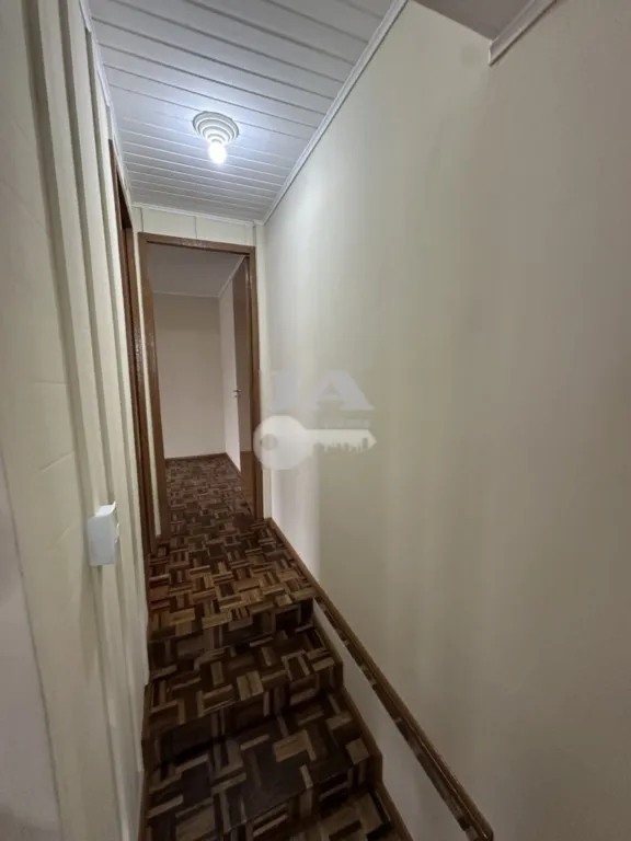 2-bedroom house with wood or laminate floors in Curitiba — photo 12