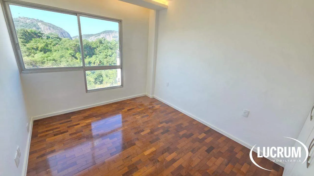 3-bedroom apartment with built-in storage and 3 baths — photo 11