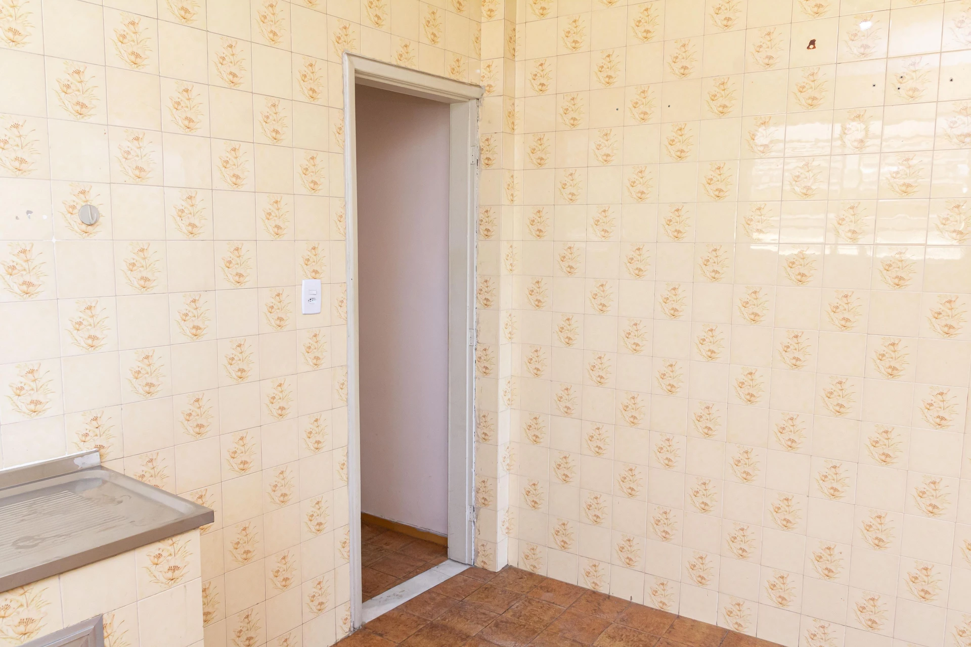 2-bedroom rental apartment with 1 bathroom and parking — photo 62