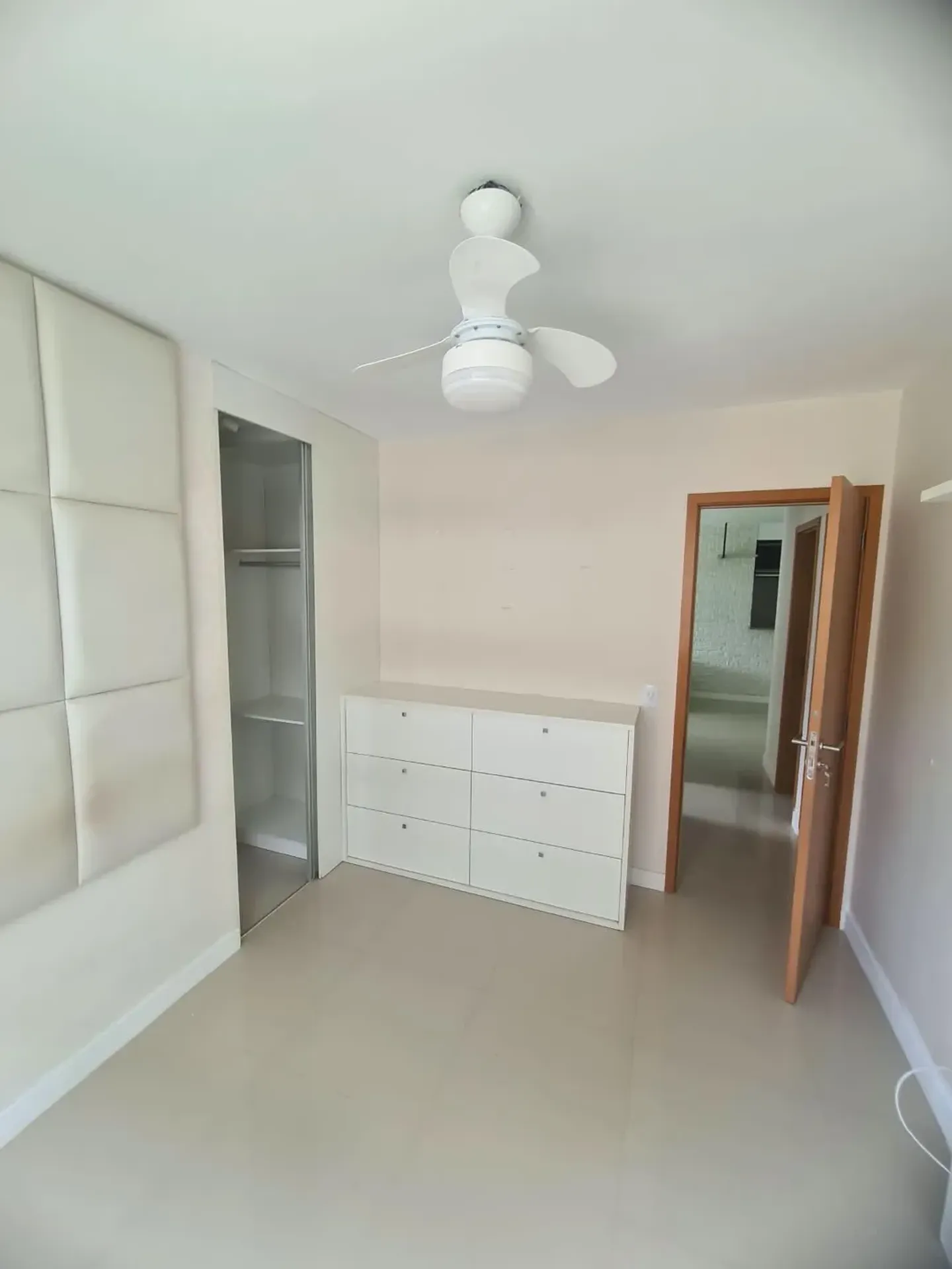 Walk-in closet in a 3-bedroom apartment, 81 m² — photo 5