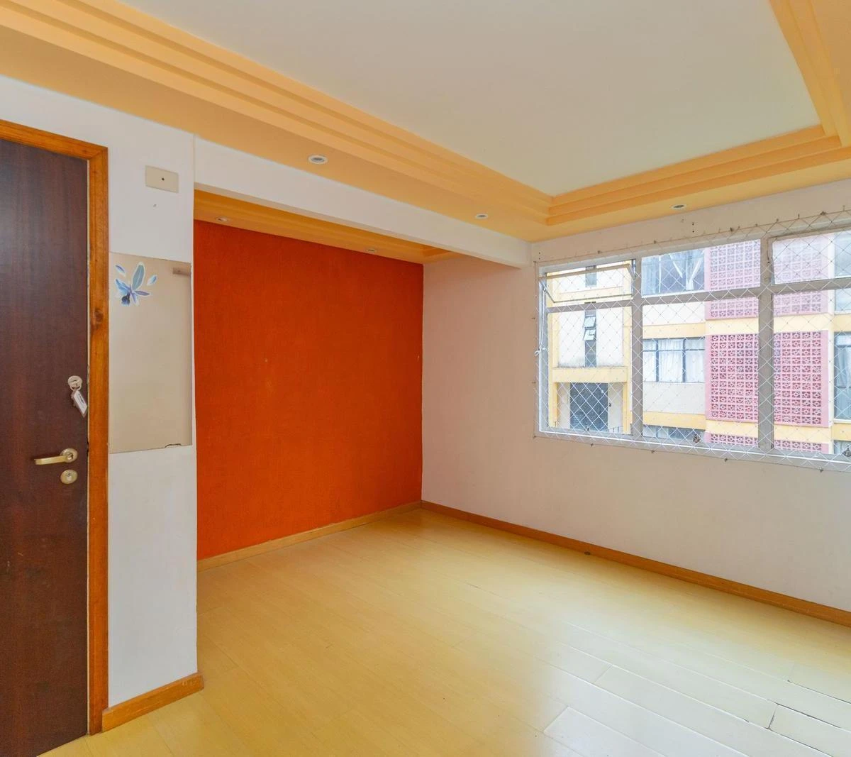 2-bedroom apartment with wood or laminate floors in Curitiba — photo 16