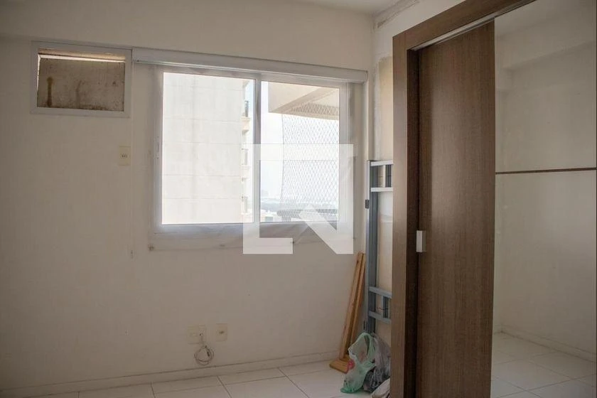 Glass-enclosed balcony in a 2-bedroom apartment, 69 m² — photo 32