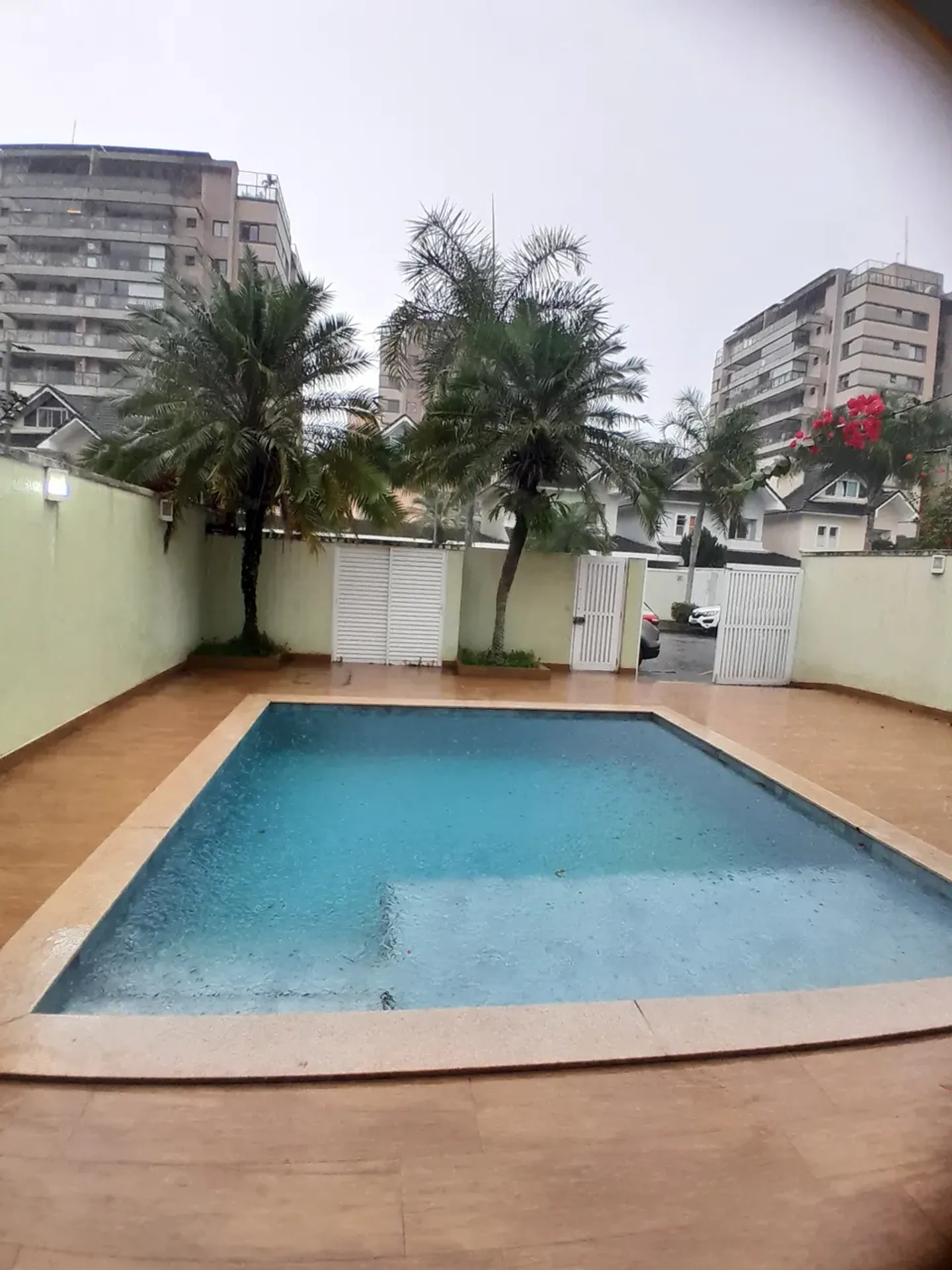 House with 4 en-suite bedrooms and 3 parking spots — photo 43