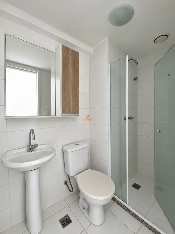 2-bedroom apartment in a building with a gym — photo 9