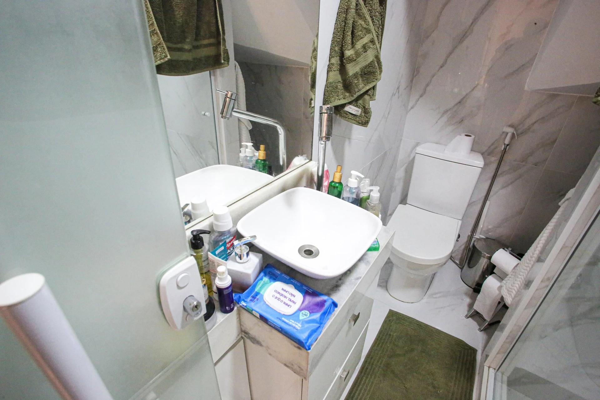Casa mobiliada com 4 quartos e 4 banheiros no condomínio — photo 46