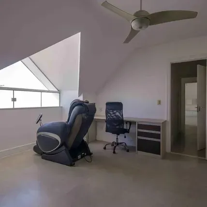 Furnished house, 470 m², with a bathtub — photo 23