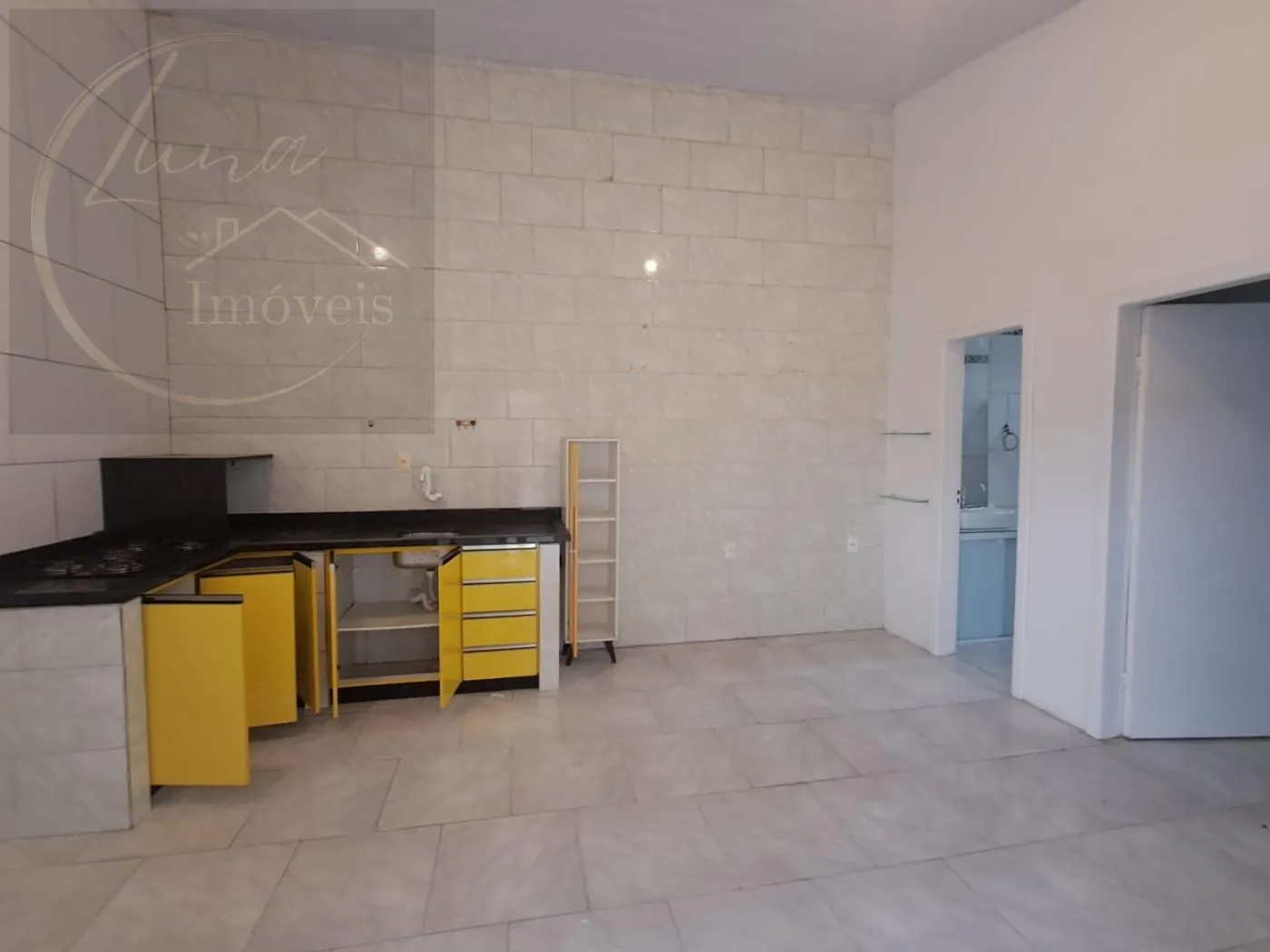 Balcony with a grill in a 2-bedroom house, 60 m² — photo 7