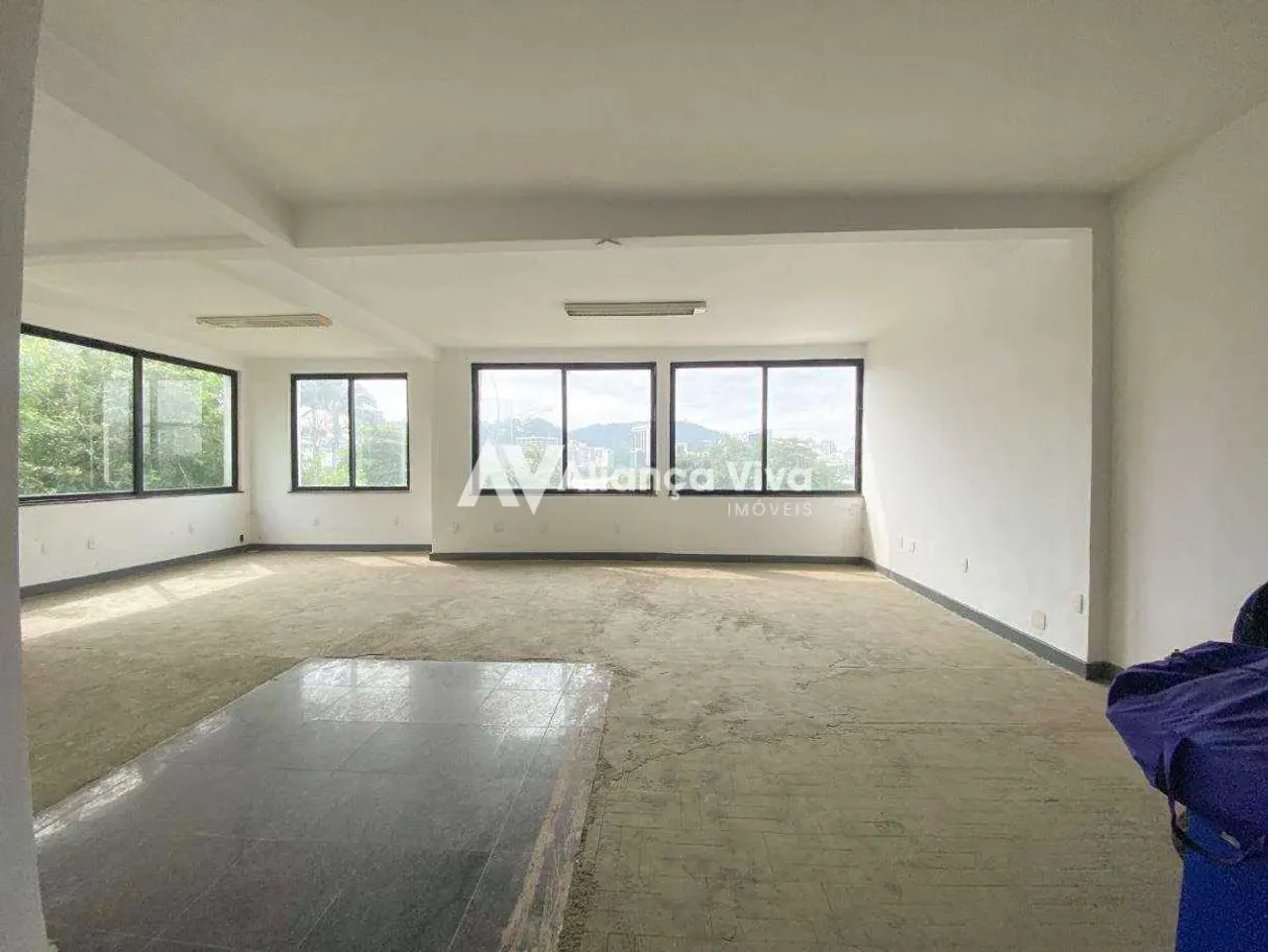 House, 824 m², with floor-to-ceiling windows — photo 8
