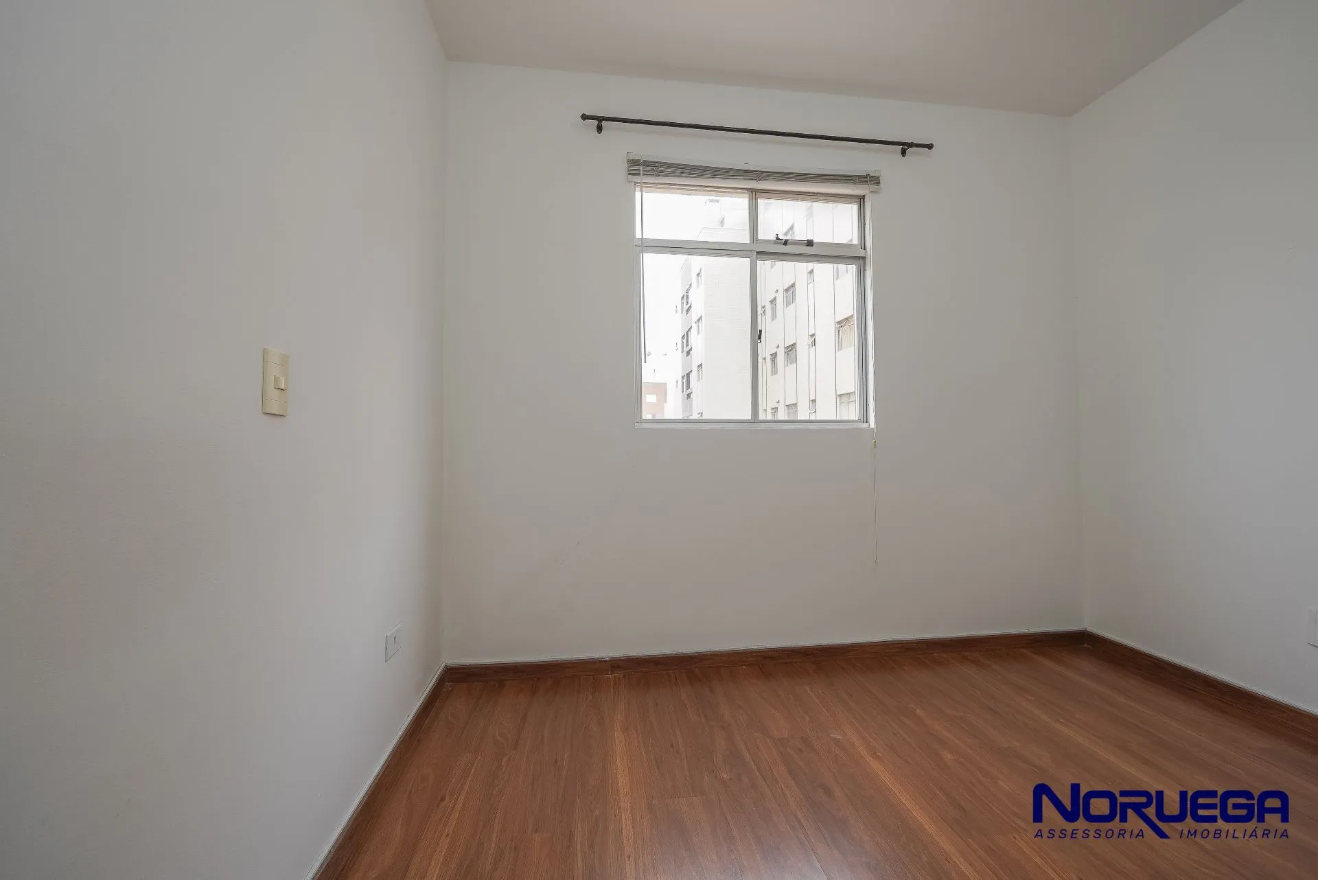 Wood or laminate floors in a 2-bedroom apartment, 103 m² — photo 19