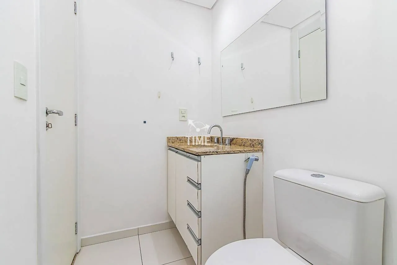 Wood or laminate floors in a 3-bedroom apartment, 78 m² — photo 26
