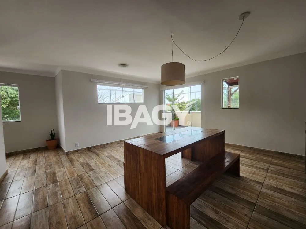 2-bedroom apartment with a home office — photo 3