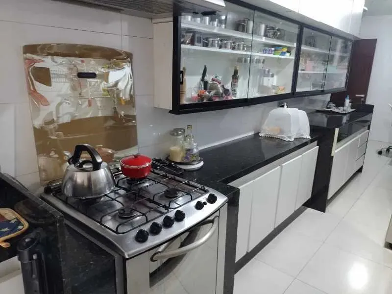 Furnished 3-bedroom apartment with glass balcony — photo 7