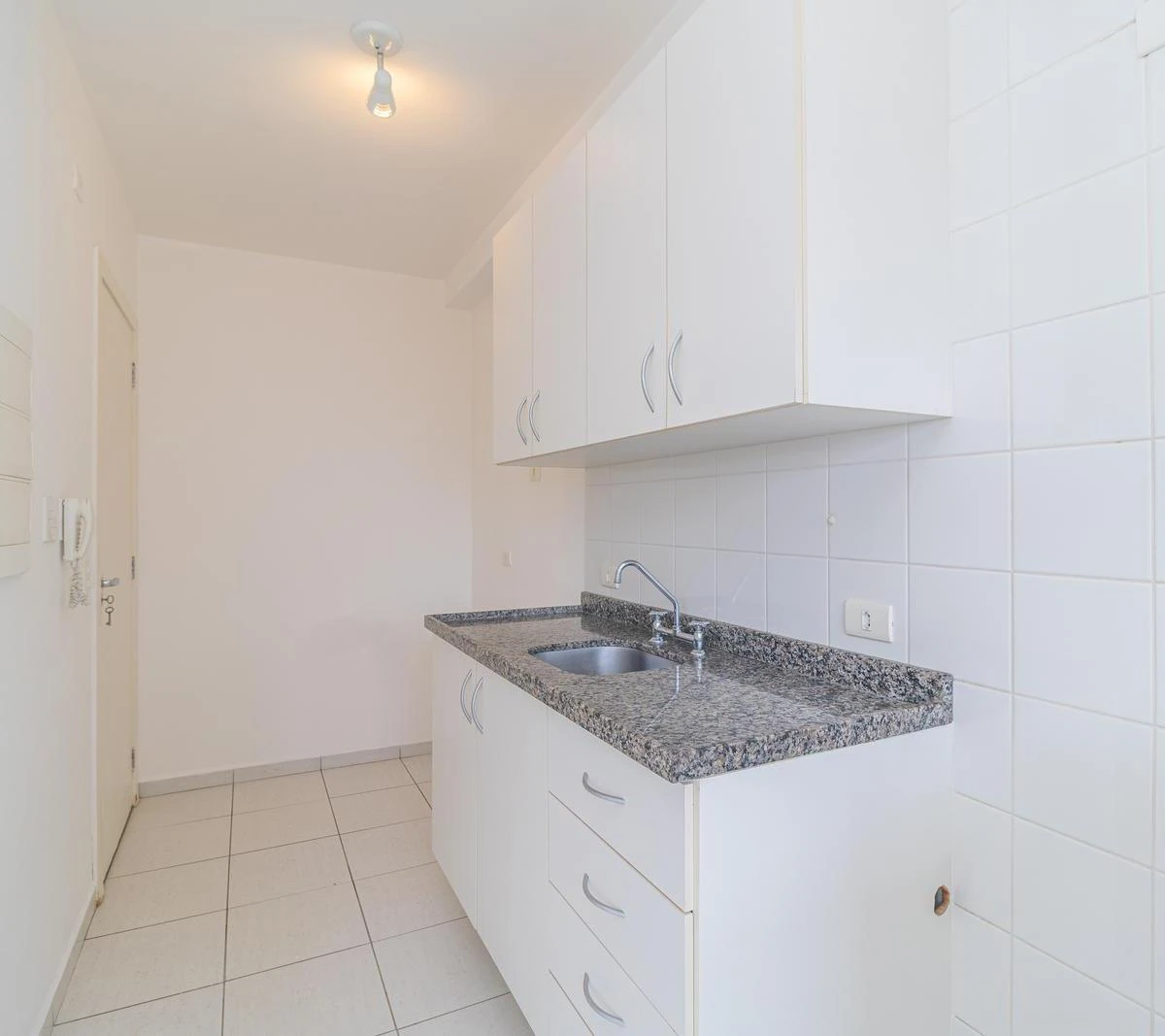 2-bedroom apartment with a washing machine in Curitiba — photo 5