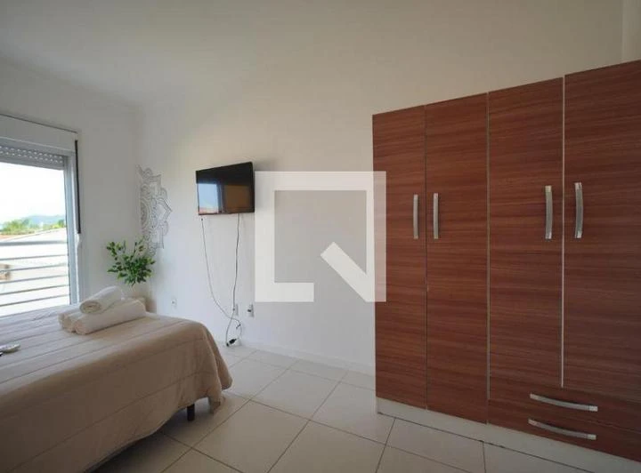 Furnished 1-bedroom apartment with an open-plan kitchen — photo 4