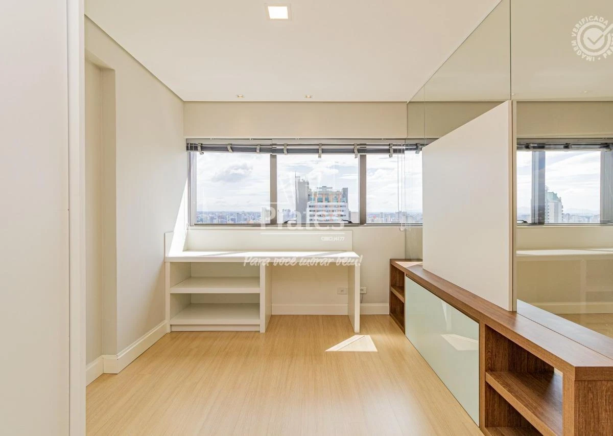 Furnished 1-bedroom apartment with city view — photo 25