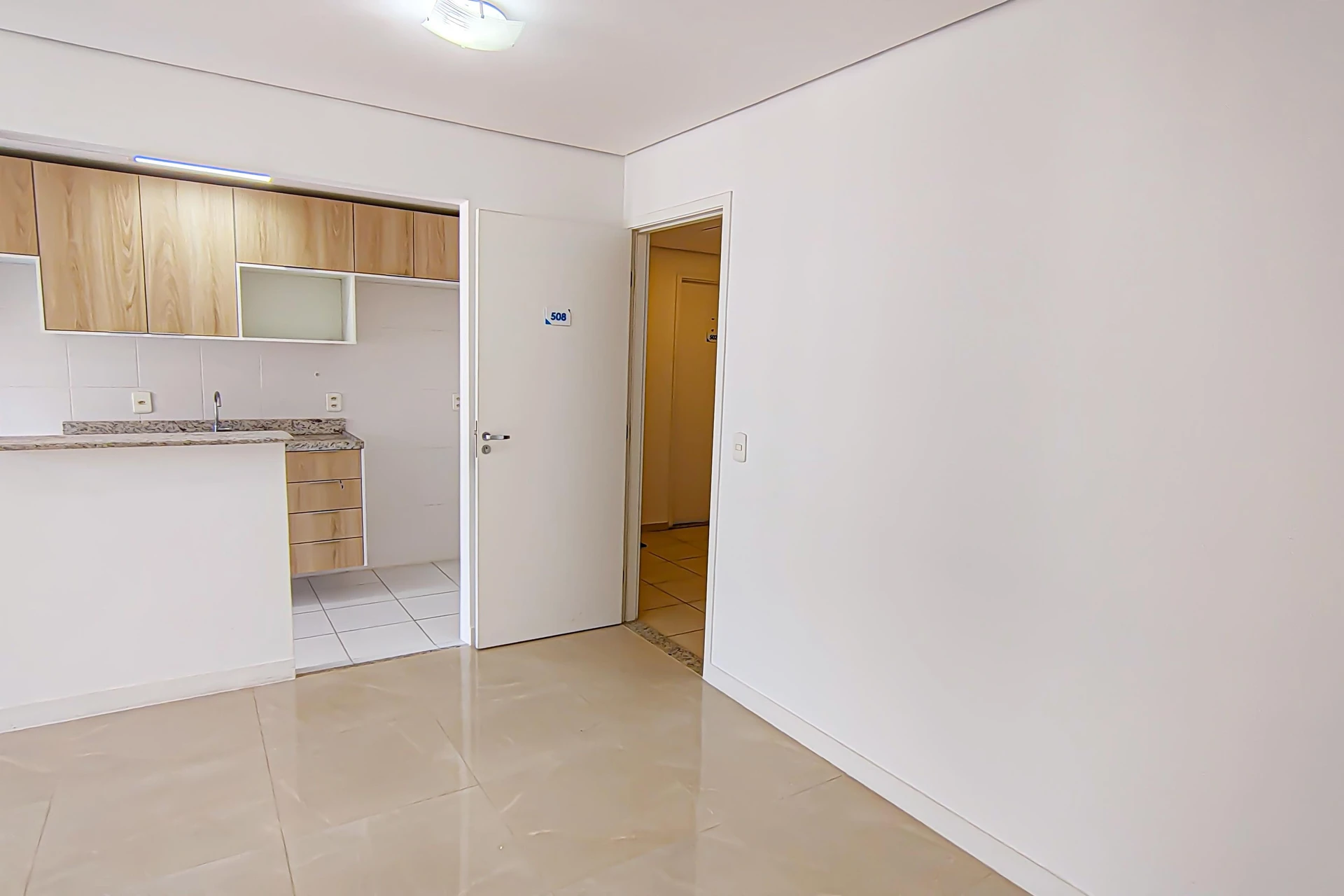 Unfurnished 2-bedroom apartment with en-suite bathrooms — photo 13
