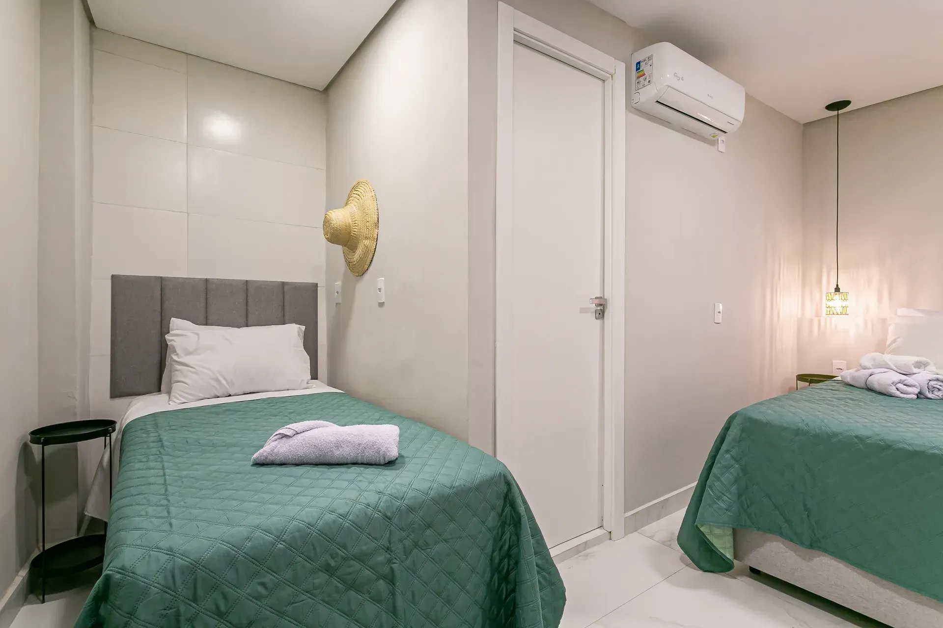 Furnished 1-bedroom apartment with built-in wardrobes — photo 12