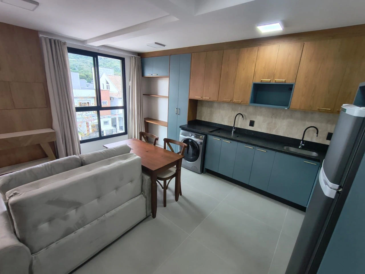 Furnished apartment, 32 m², with floor-to-ceiling windows — photo 4