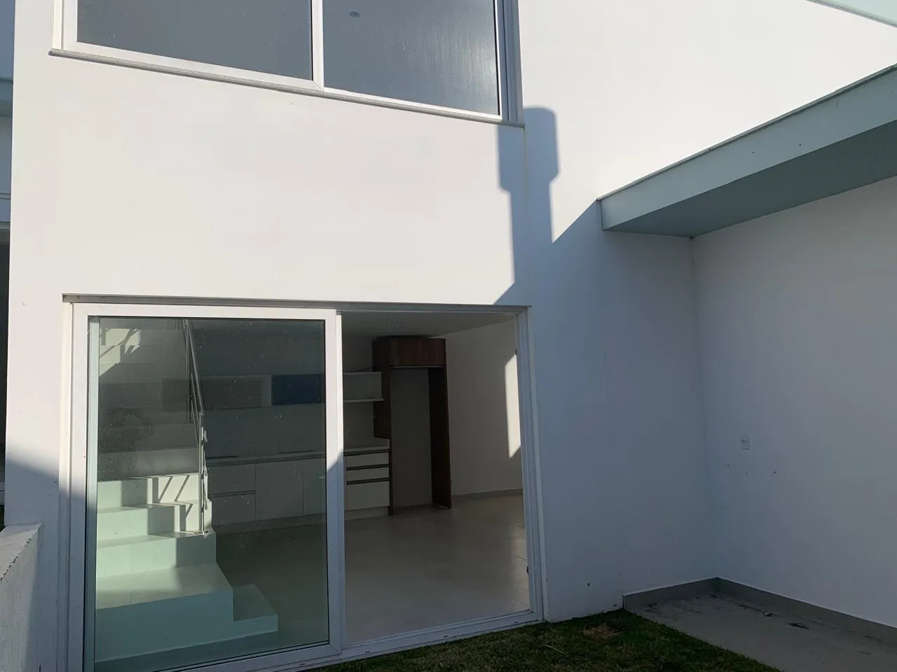 House with 3 bedrooms and an open-plan kitchen — photo 8