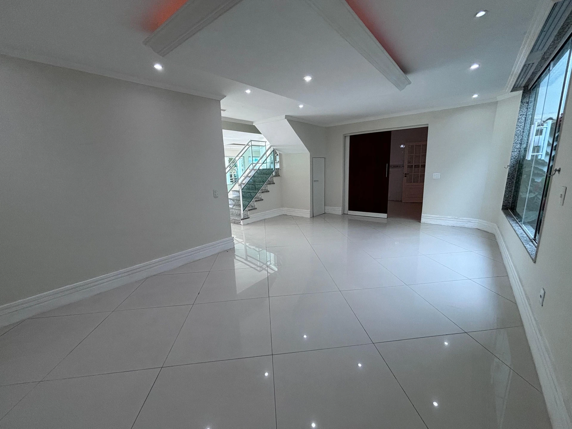 Condo house with 6 bedrooms and a balcony grill — photo 83