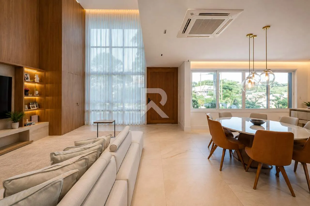 Furnished 635 m² house with 4 en-suite bedrooms and parking — photo 17
