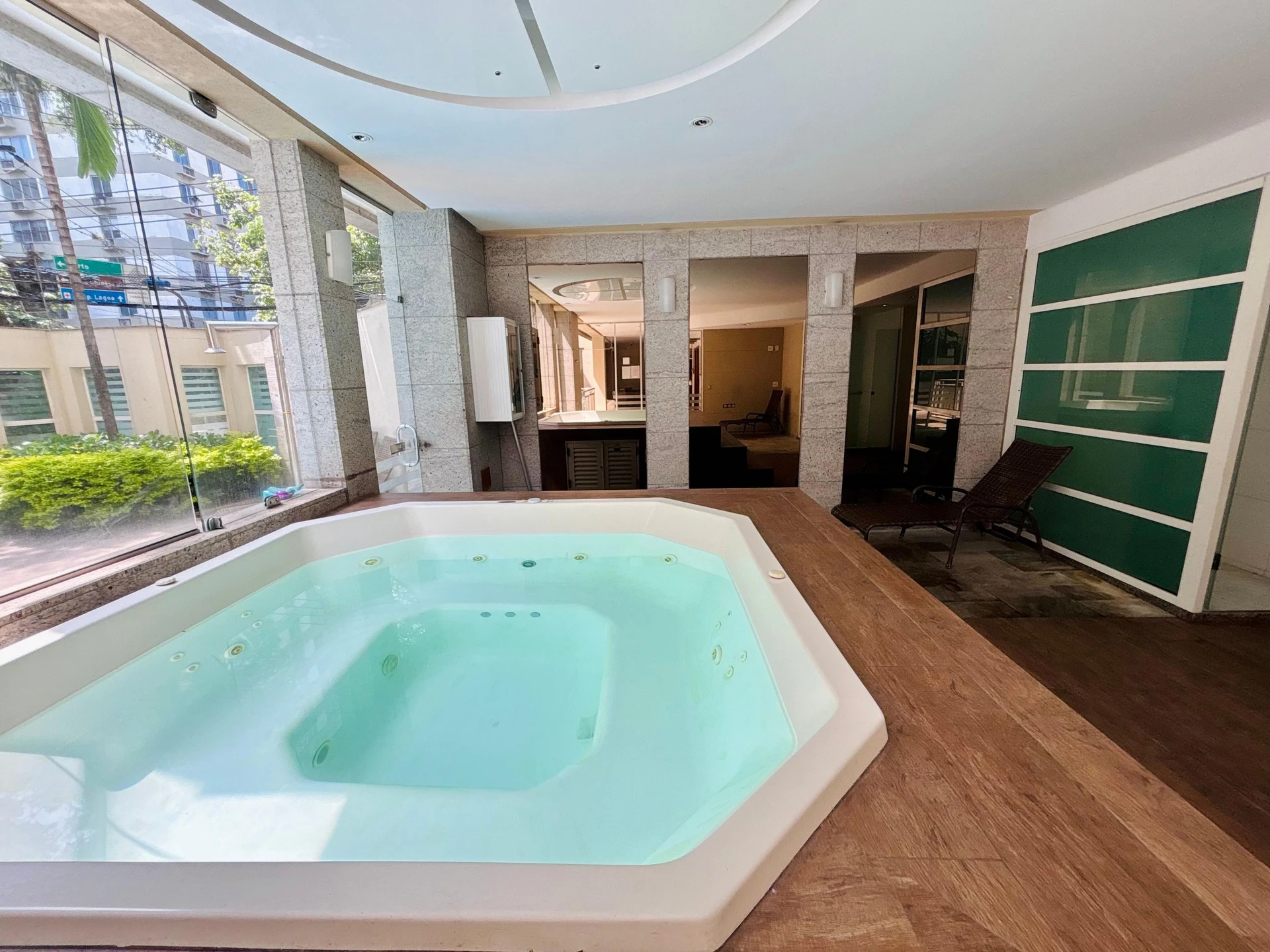 3-bedroom apartment in a building with a sauna — photo 32
