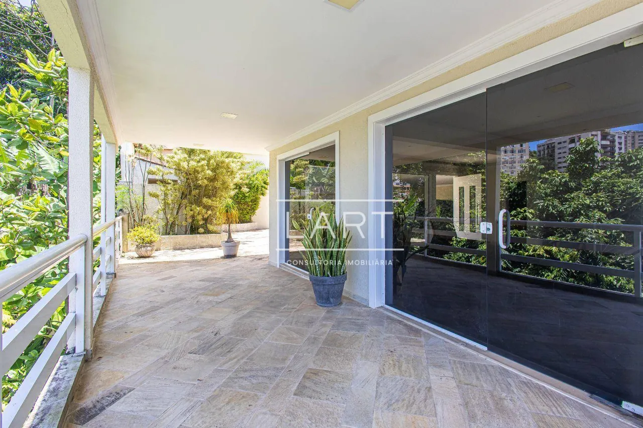 5-bedroom house with city and mountain views, 1250 m² — photo 2