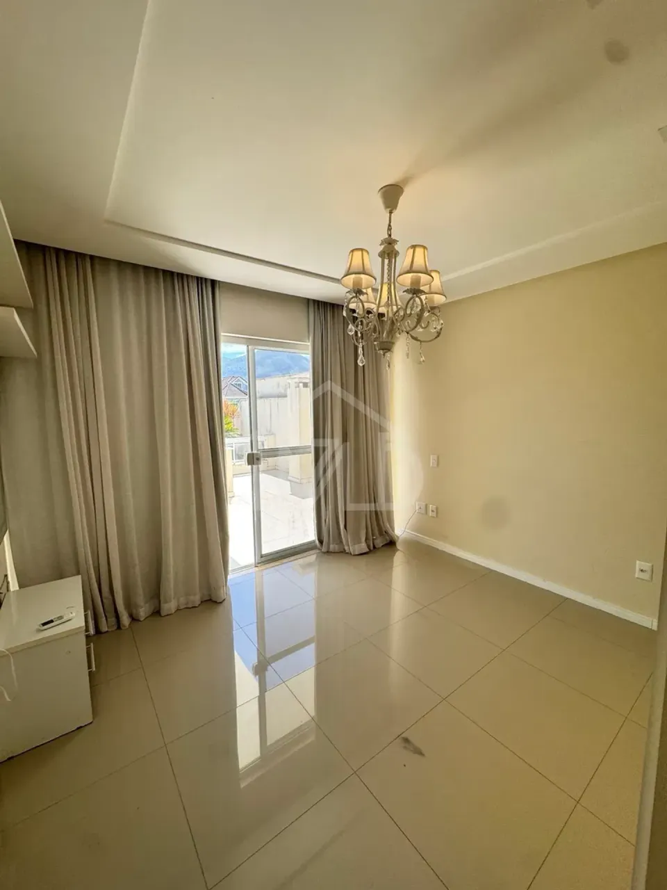 House 390 m² with 5 bedrooms and an open-plan kitchen — photo 13