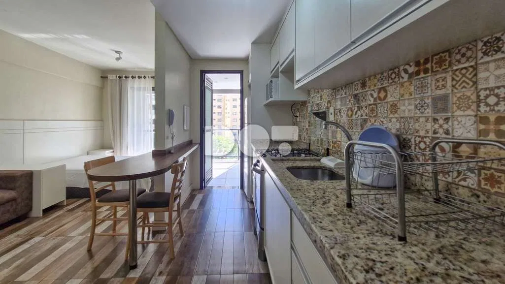 One-bedroom apartment with a washing machine in Curitiba — photo 3