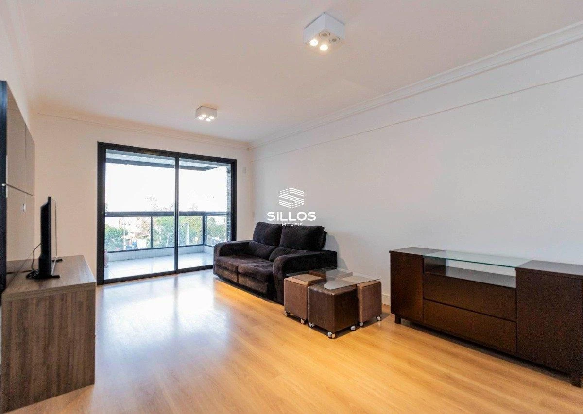 124 m² apartment with a bathtub and a walk-in closet — photo 13