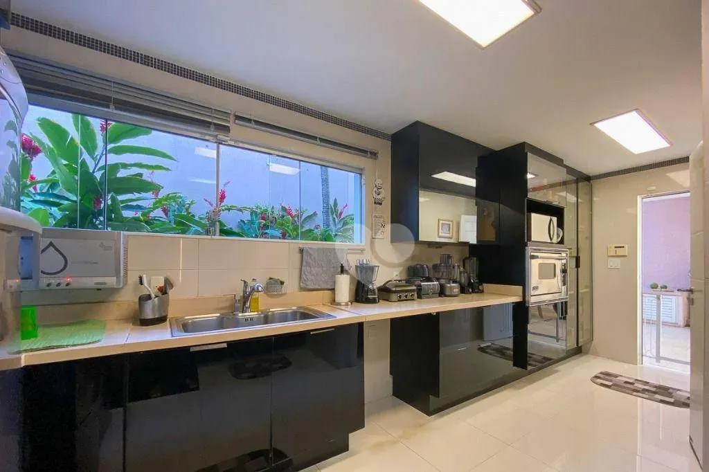 Furnished house with 7 en-suite bedrooms and 10 baths — photo 38