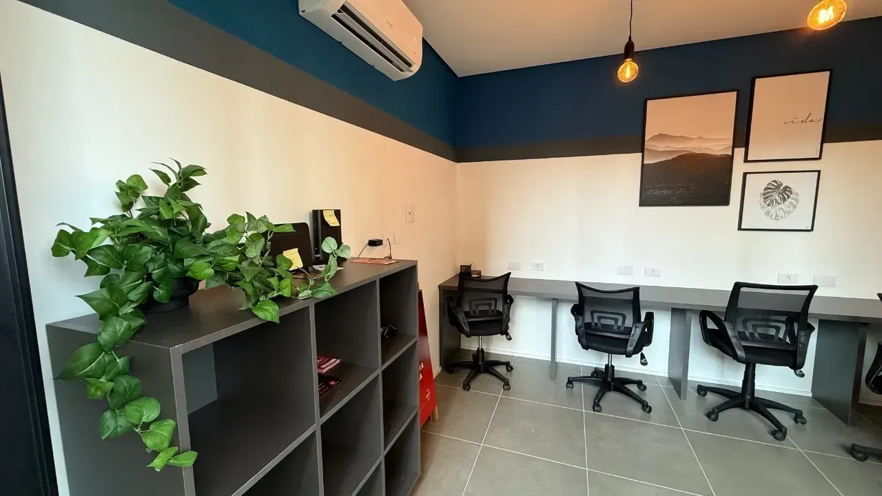 Apartment with 2 bedrooms, 2 bathrooms, and a balcony — photo 2