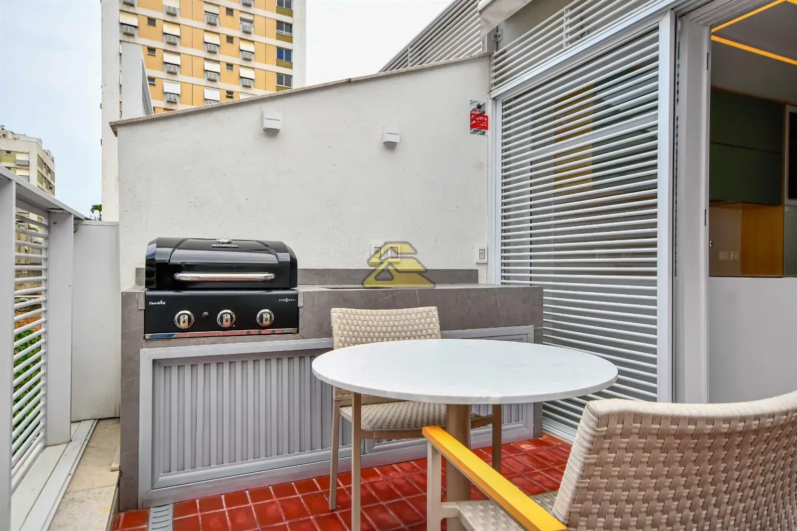 Furnished apartment with 2 suites and 3 bathrooms — photo 3