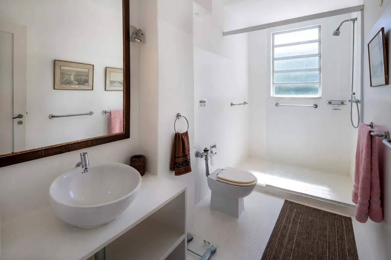 Furnished apartment with 3 bedrooms and a balcony — photo 16