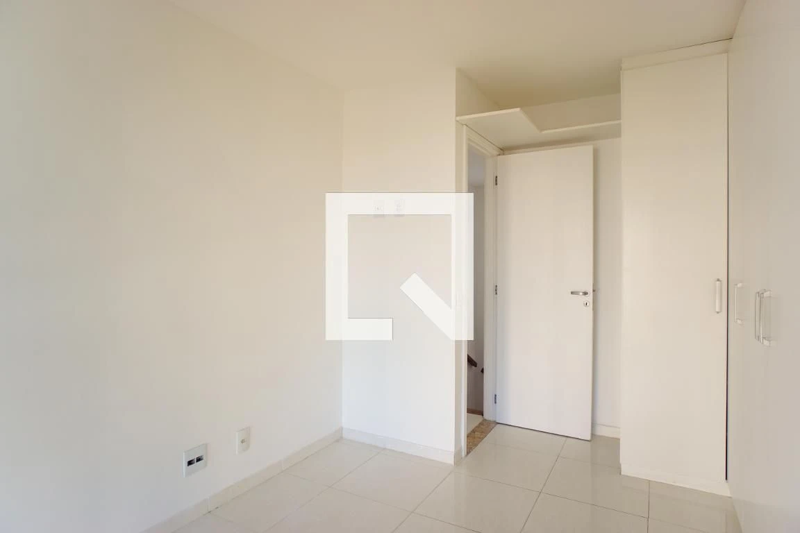 Apartamento sem mobília com 2 quartos e varanda fechada — photo 23