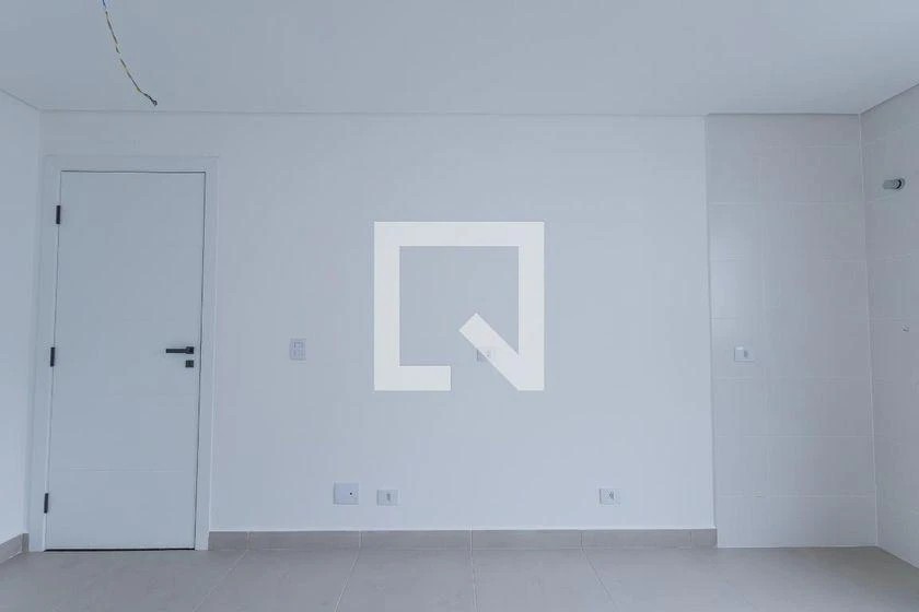 Balcony with a grill in a one-bedroom apartment, 35 m² — photo 22